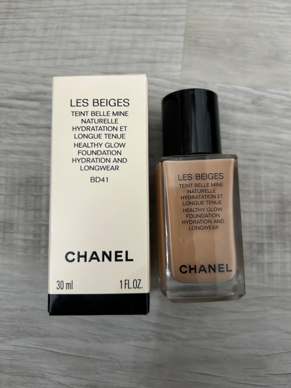 CHANEL Les Beiges Healthy Glow Foundation B40 - Warm Beige